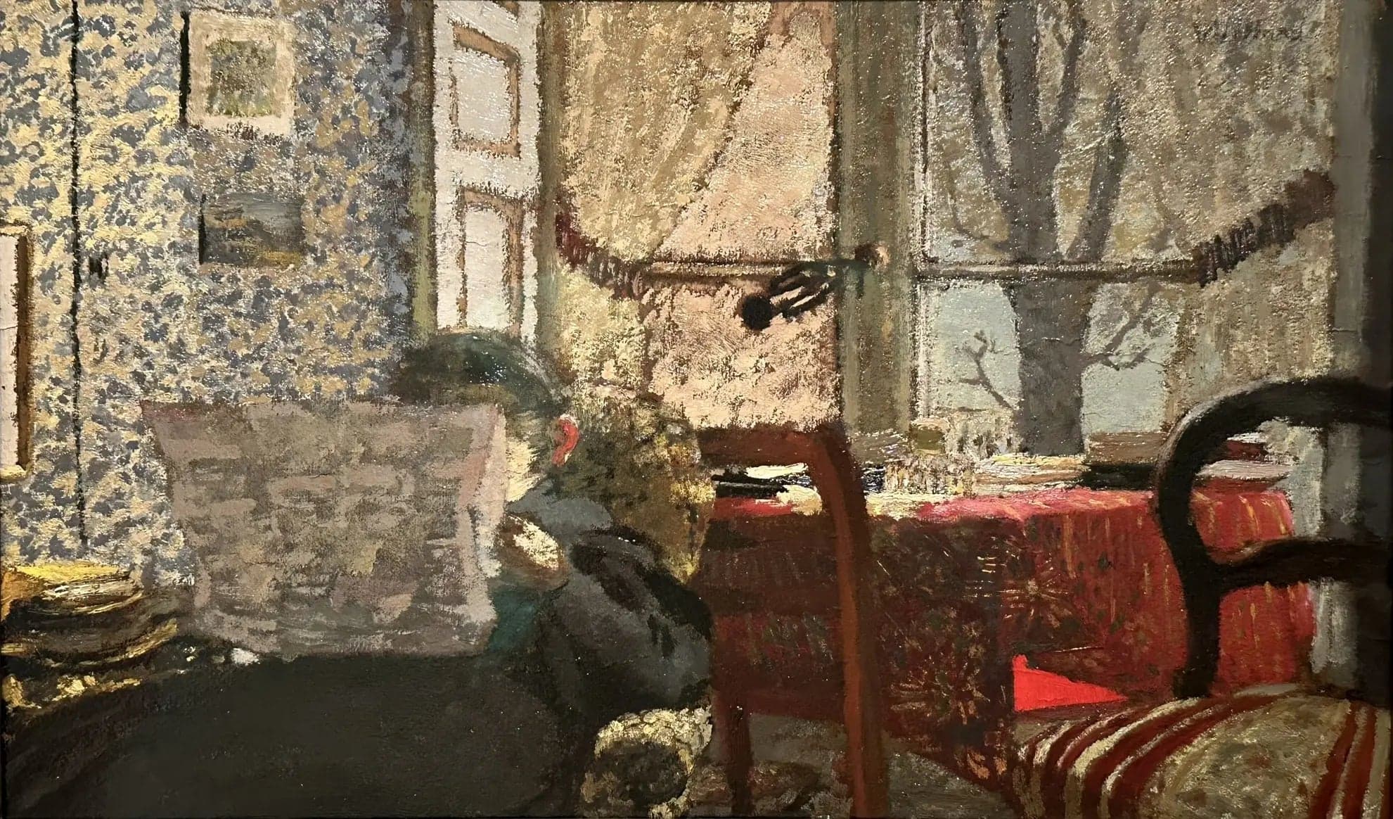 Madame Vuillard lisant le journal