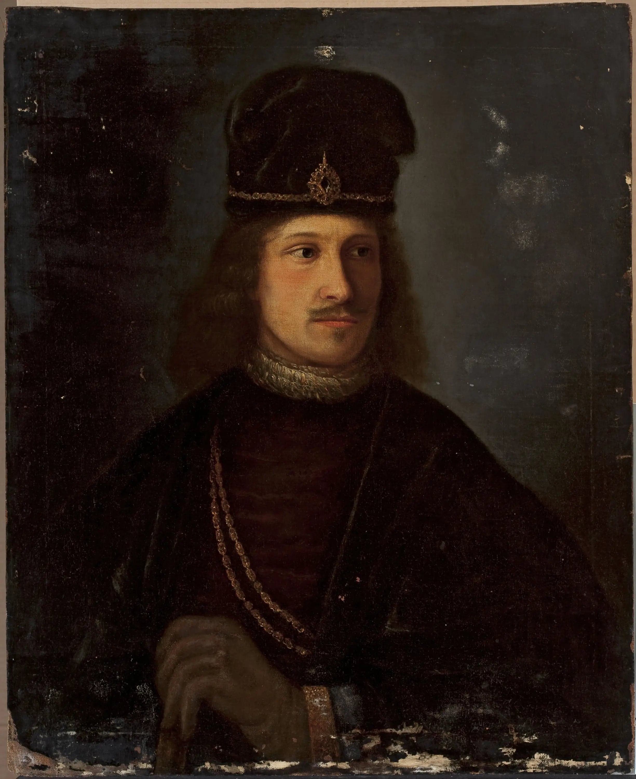 Portrait of a man wearing a large cap